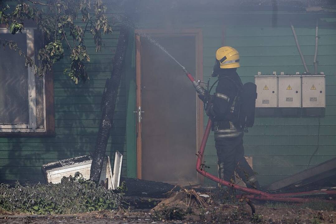 Garliavoje degė namas