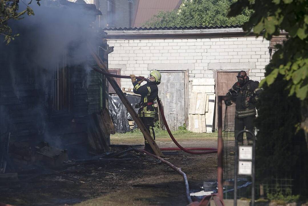 Garliavoje degė namas