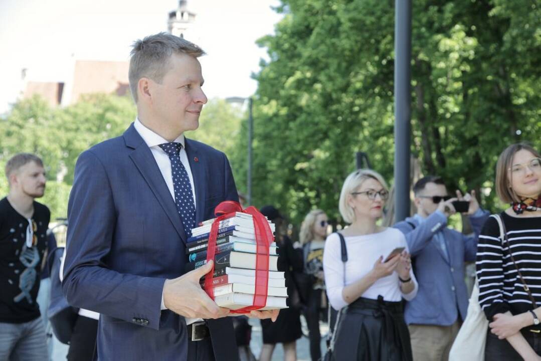 Skaitykla po atviru dangumi Lukiškių aikštėje