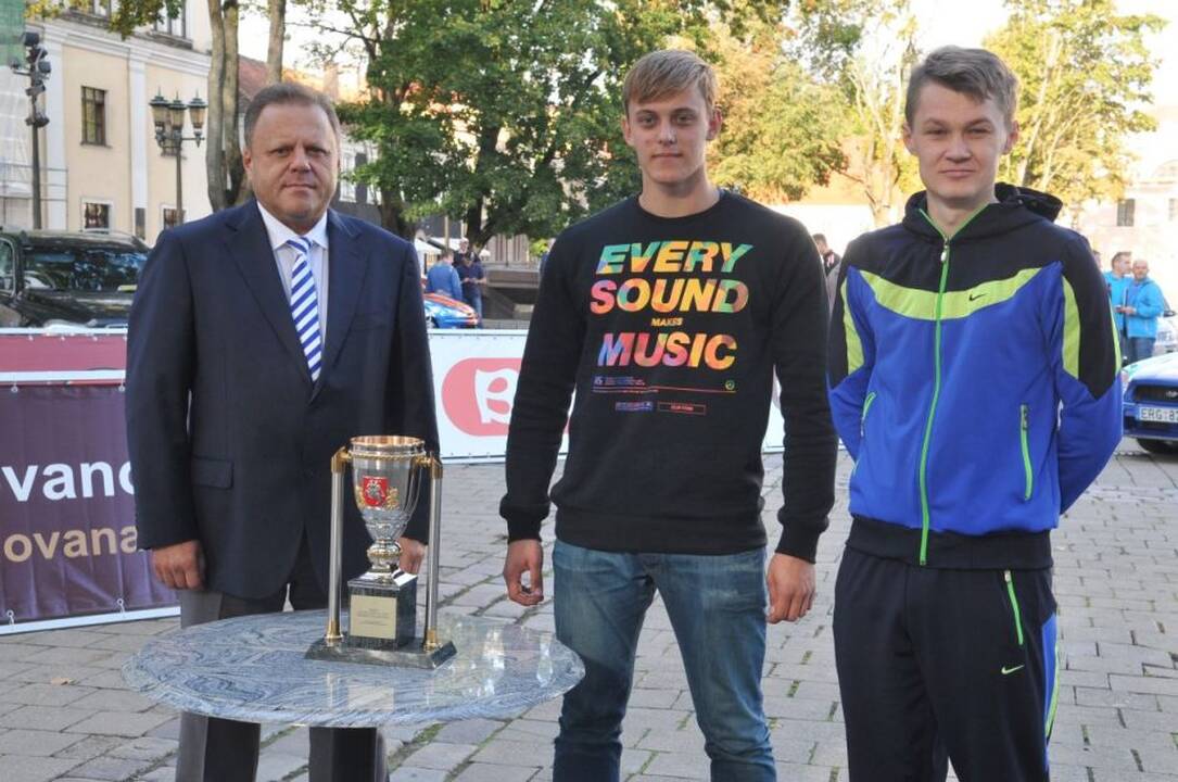 Kaune prasidėjo ralis „Aplink Lietuvą 2015“