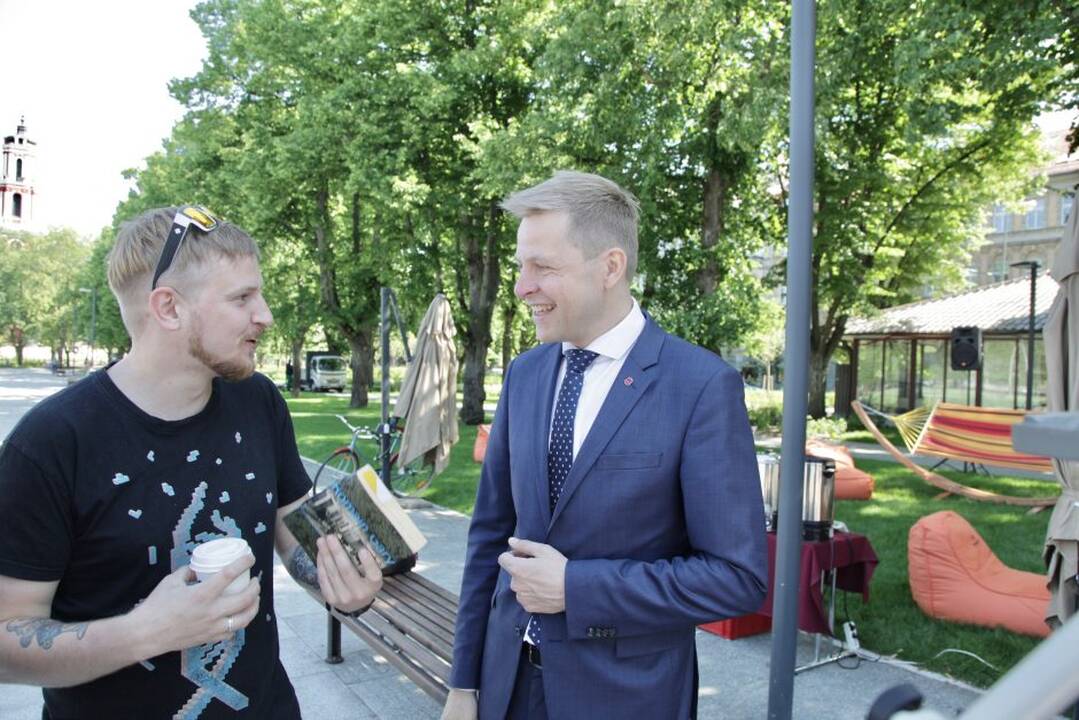 Skaitykla po atviru dangumi Lukiškių aikštėje