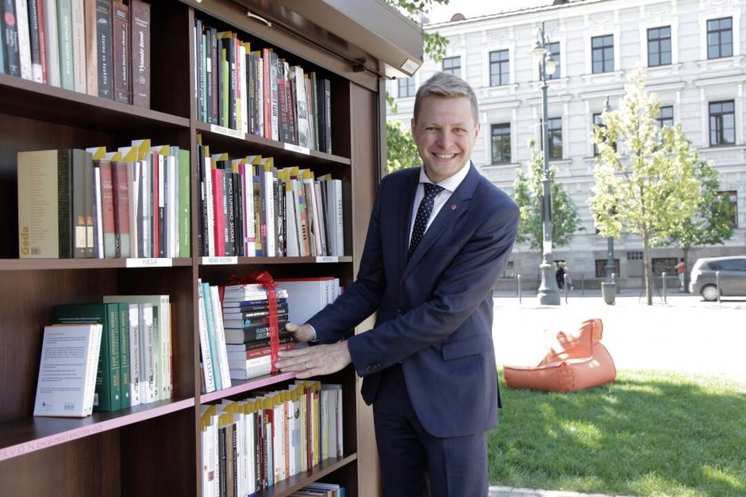Skaitykla po atviru dangumi Lukiškių aikštėje