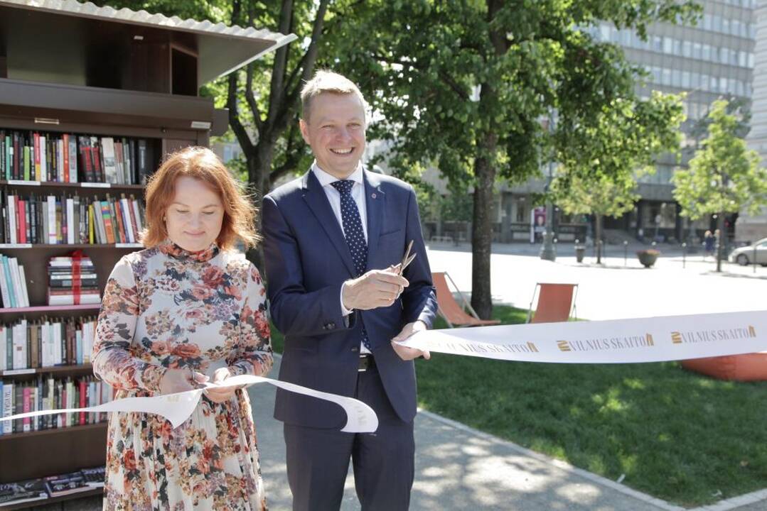 Skaitykla po atviru dangumi Lukiškių aikštėje