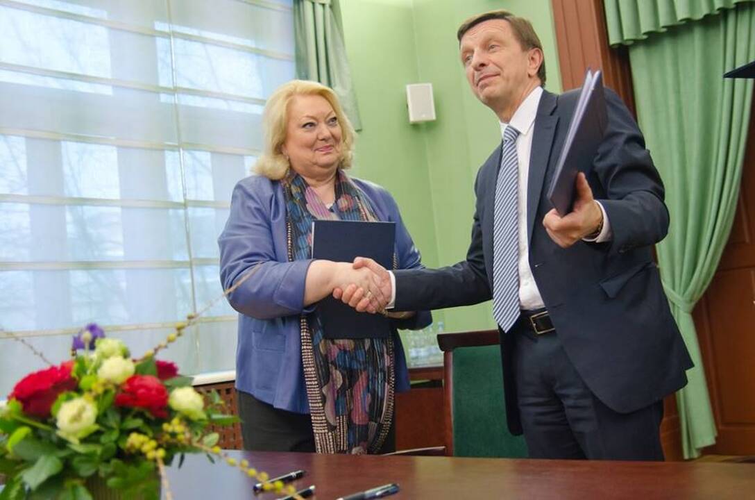 Maryse Berniau, Petras Baršauskas, Deborah A. McCarthy
