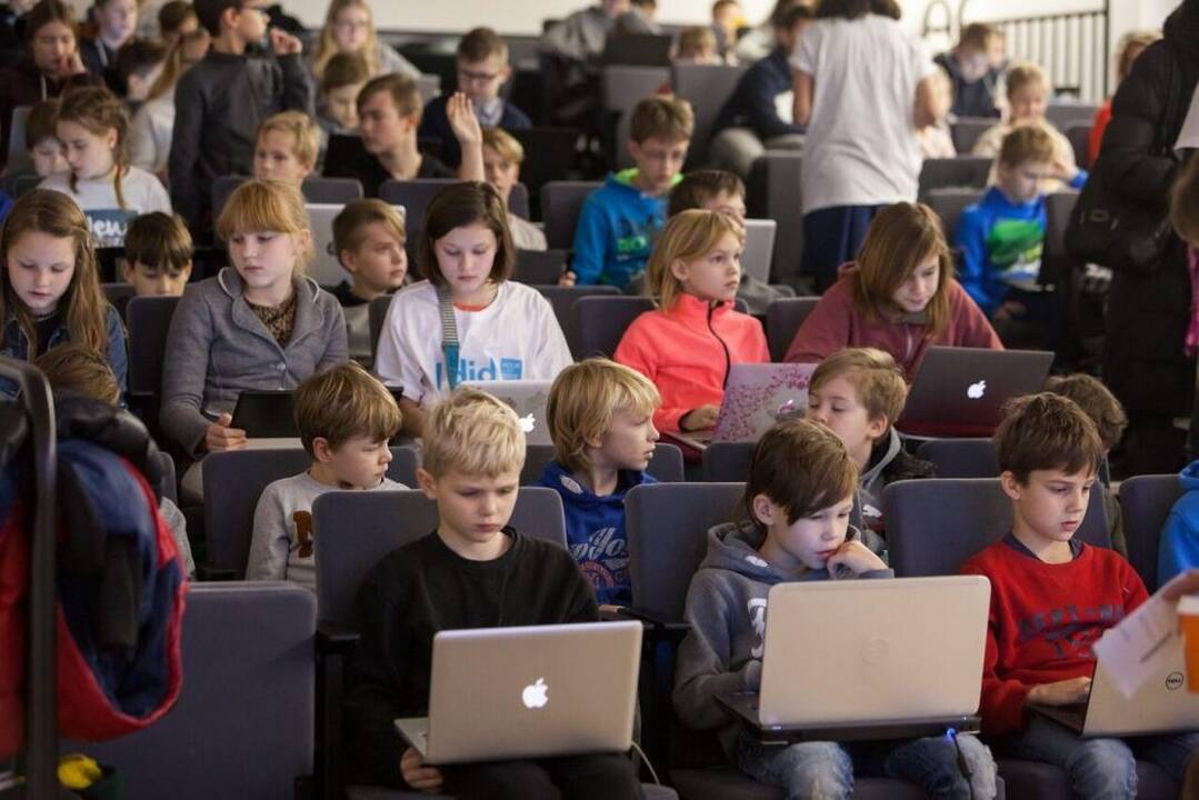 Jaunieji vilniečiai prisijungė prie iniciatyvos "Hour of Code"