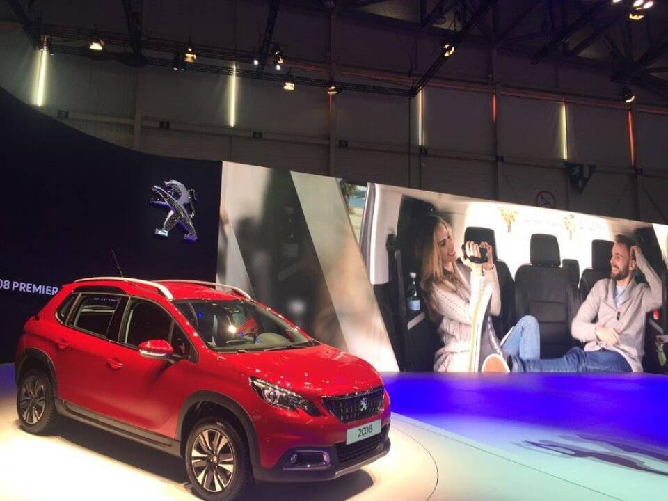 „Peugeot“ stendas Ženevos automobilių parodoje