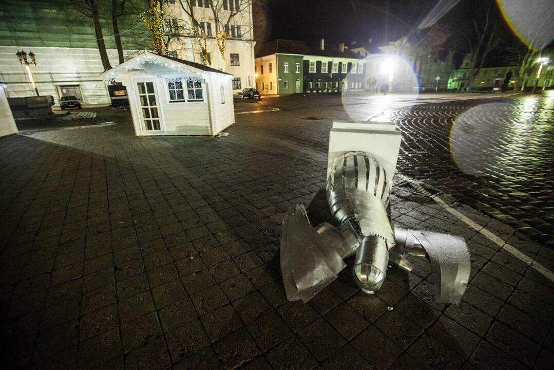 Vėjas išvertė angelą