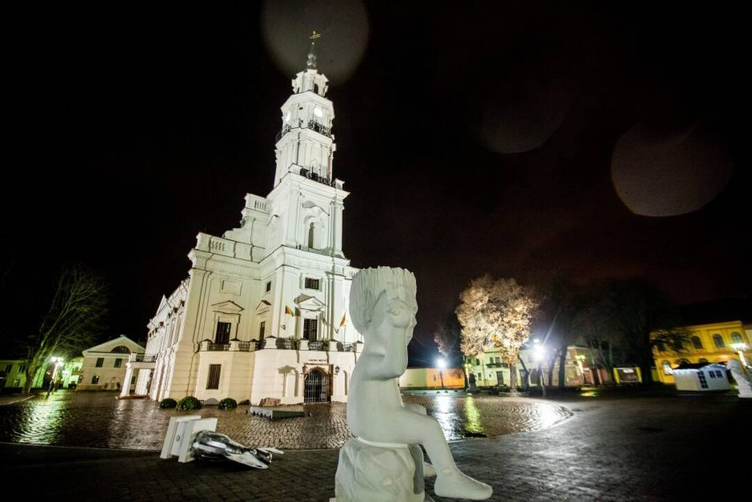 Vėjas išvertė angelą