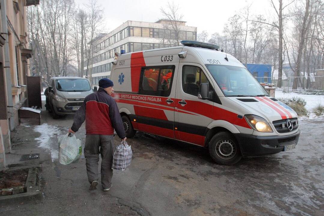 Kauno benamiai žiemą nakčiai glaudžiasi nakvynės namuose, o dieną priversti išeiti gatvėn.