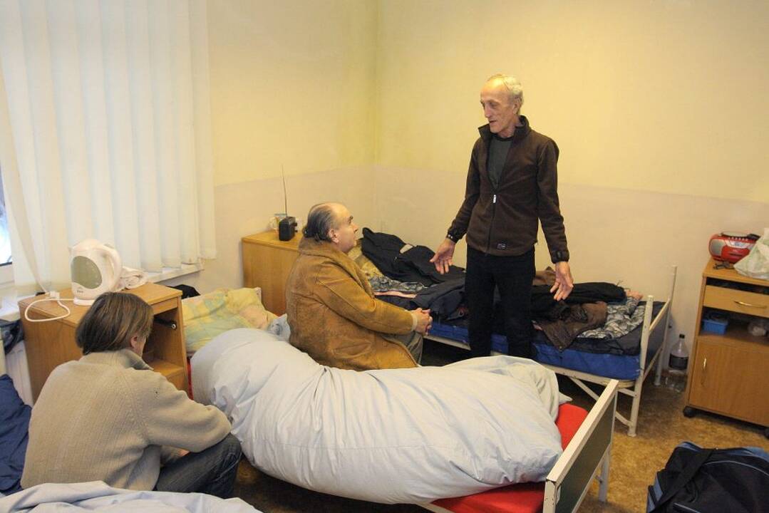 Kauno benamiai žiemą nakčiai glaudžiasi nakvynės namuose, o dieną priversti išeiti gatvėn.