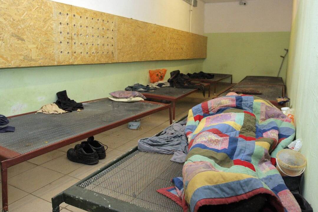 Kauno benamiai žiemą nakčiai glaudžiasi nakvynės namuose, o dieną priversti išeiti gatvėn.