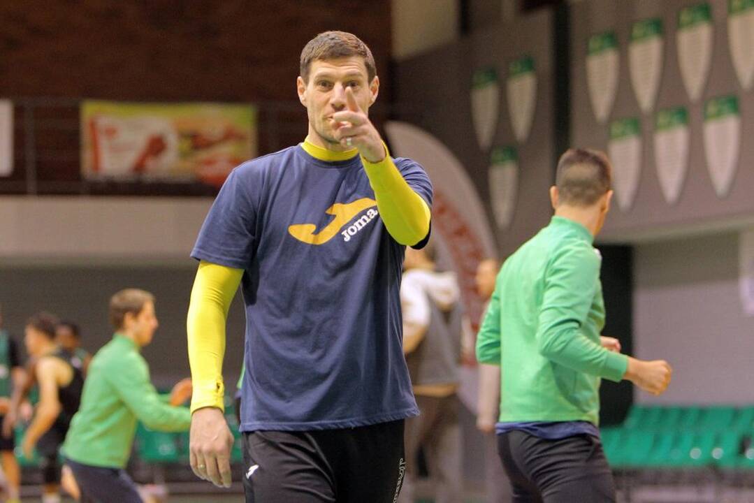 Kauno futbolo klubai „Kauno Žalgiris“ ir „Stumbras“ rengiasi sezonui.