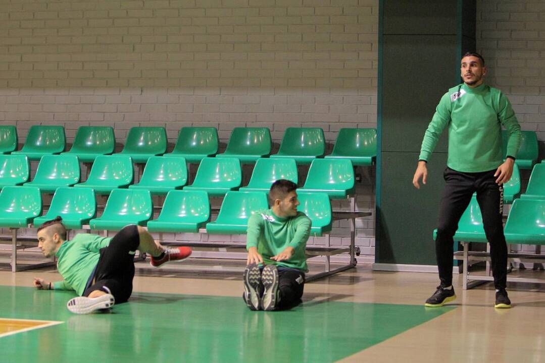 Kauno futbolo klubai „Kauno Žalgiris“ ir „Stumbras“ rengiasi sezonui.