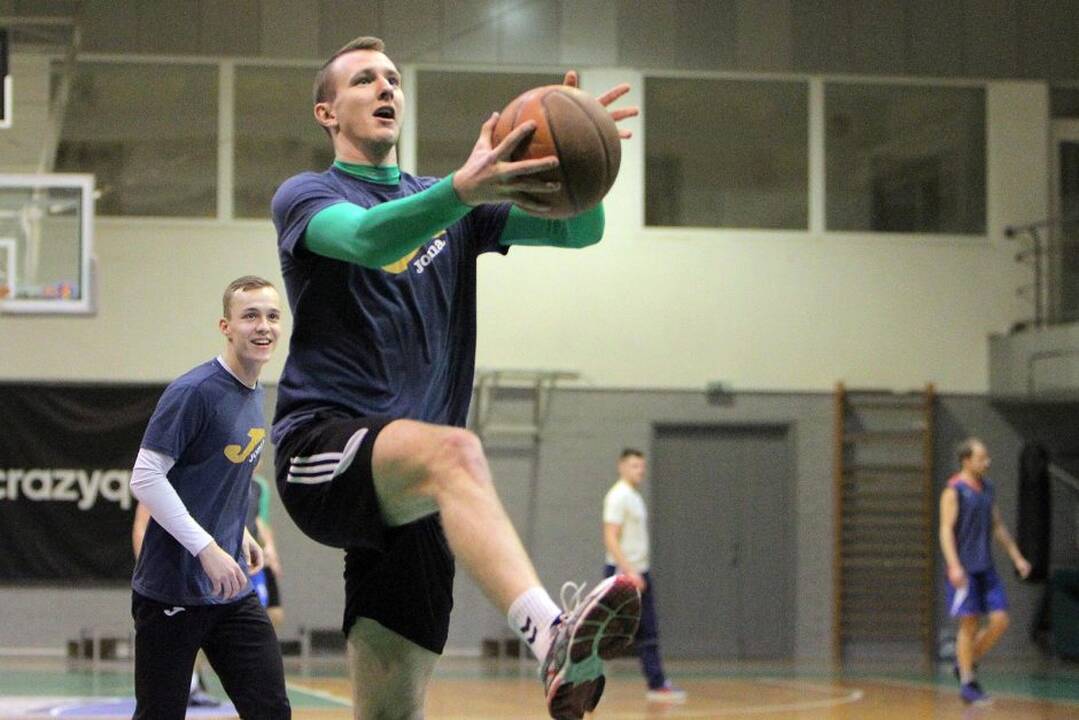 Kauno futbolo klubai „Kauno Žalgiris“ ir „Stumbras“ rengiasi sezonui.