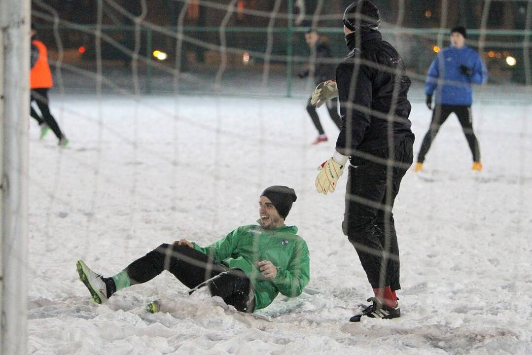 Kauno futbolo klubai „Kauno Žalgiris“ ir „Stumbras“ rengiasi sezonui.