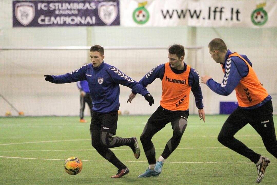 Kauno futbolo klubai „Kauno Žalgiris“ ir „Stumbras“ rengiasi sezonui.