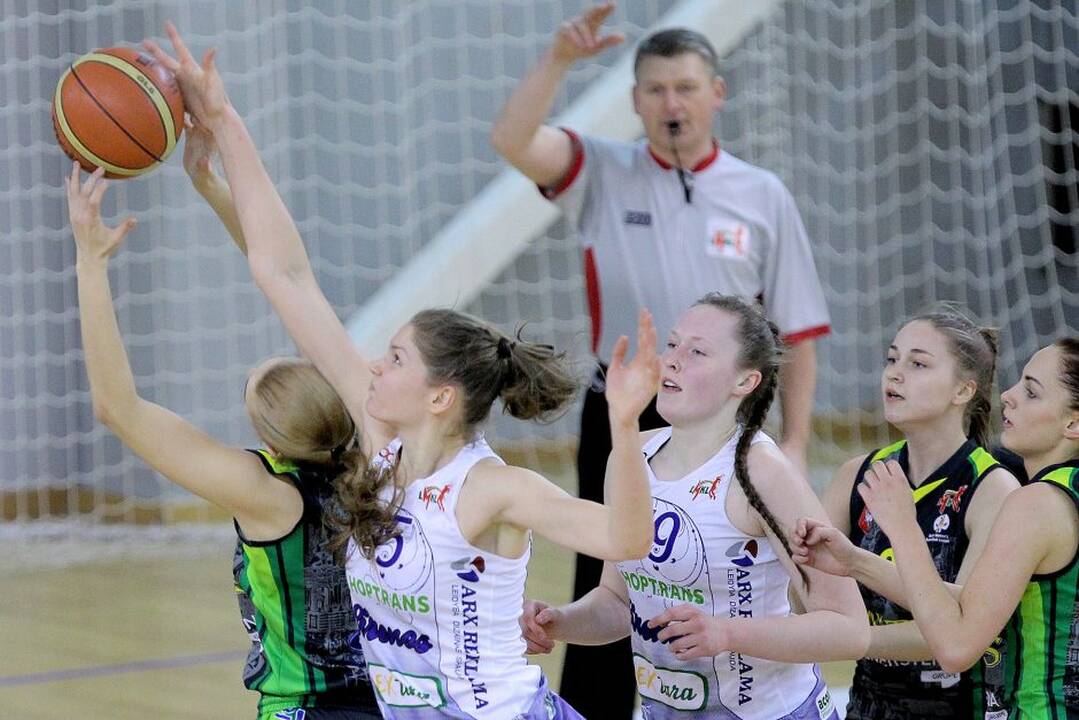 LMKL: Kauno rajono „Hoptrans-Sirenos“ – Kauno „Aistės-LSU“ 95:49.