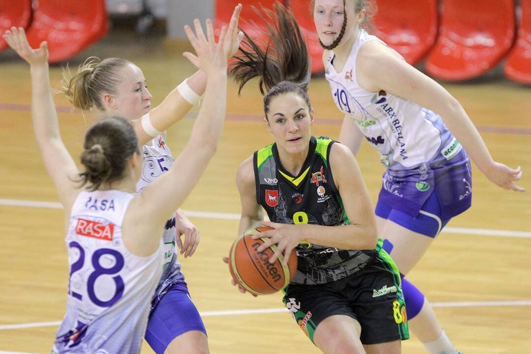 LMKL: Kauno rajono „Hoptrans-Sirenos“ – Kauno „Aistės-LSU“ 95:49.
