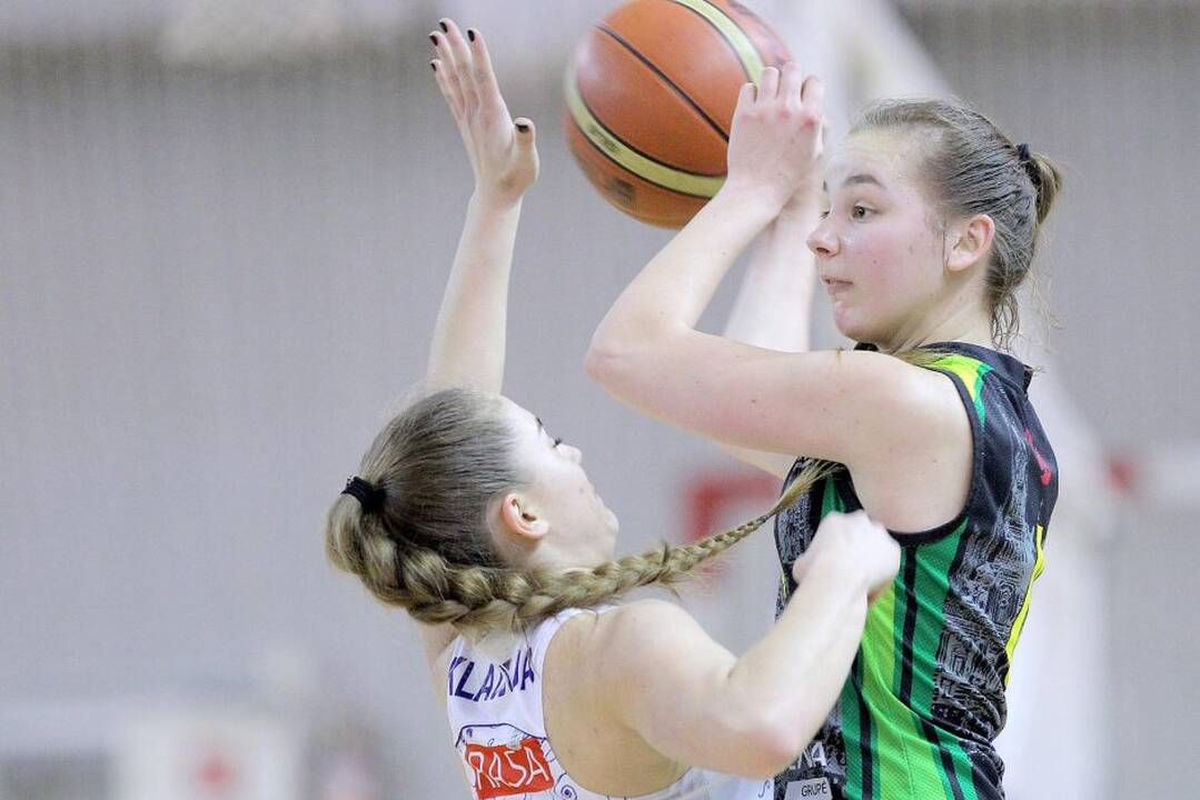 LMKL: Kauno rajono „Hoptrans-Sirenos“ – Kauno „Aistės-LSU“ 95:49.