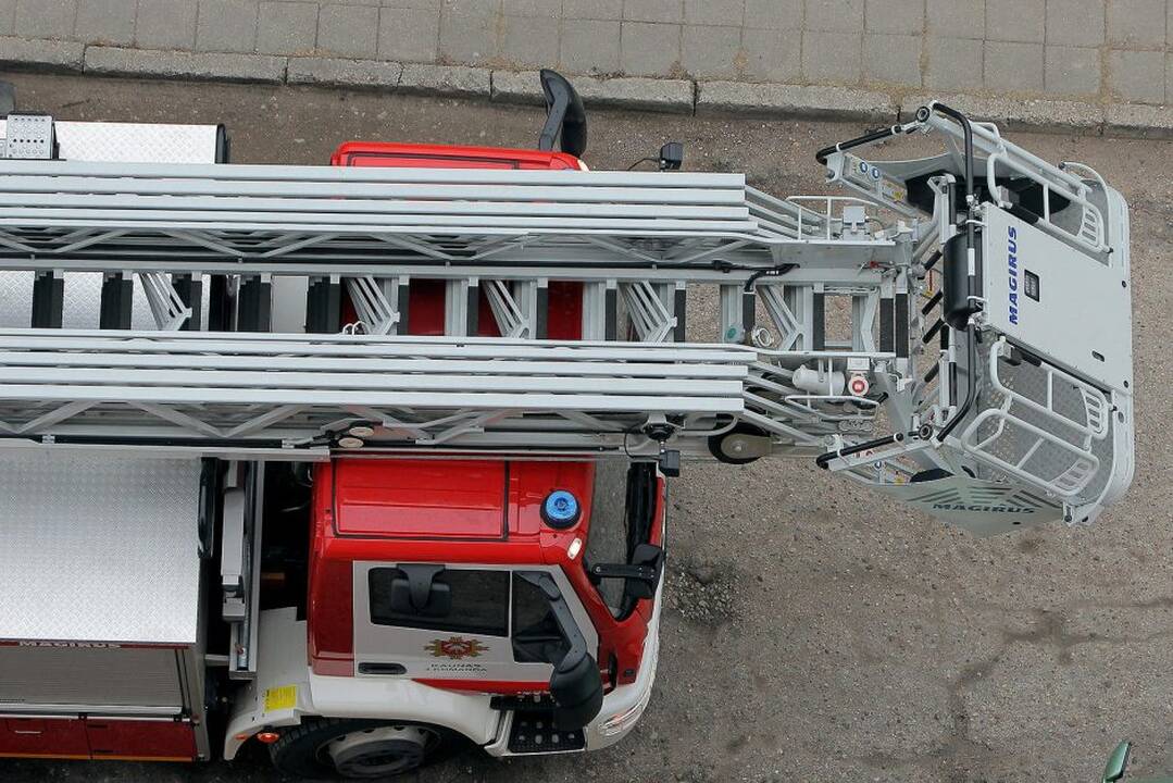 Ugniagesiai tikrina Kauno daugiabučių namų priešgaisrines ir evakuacines sistemas.