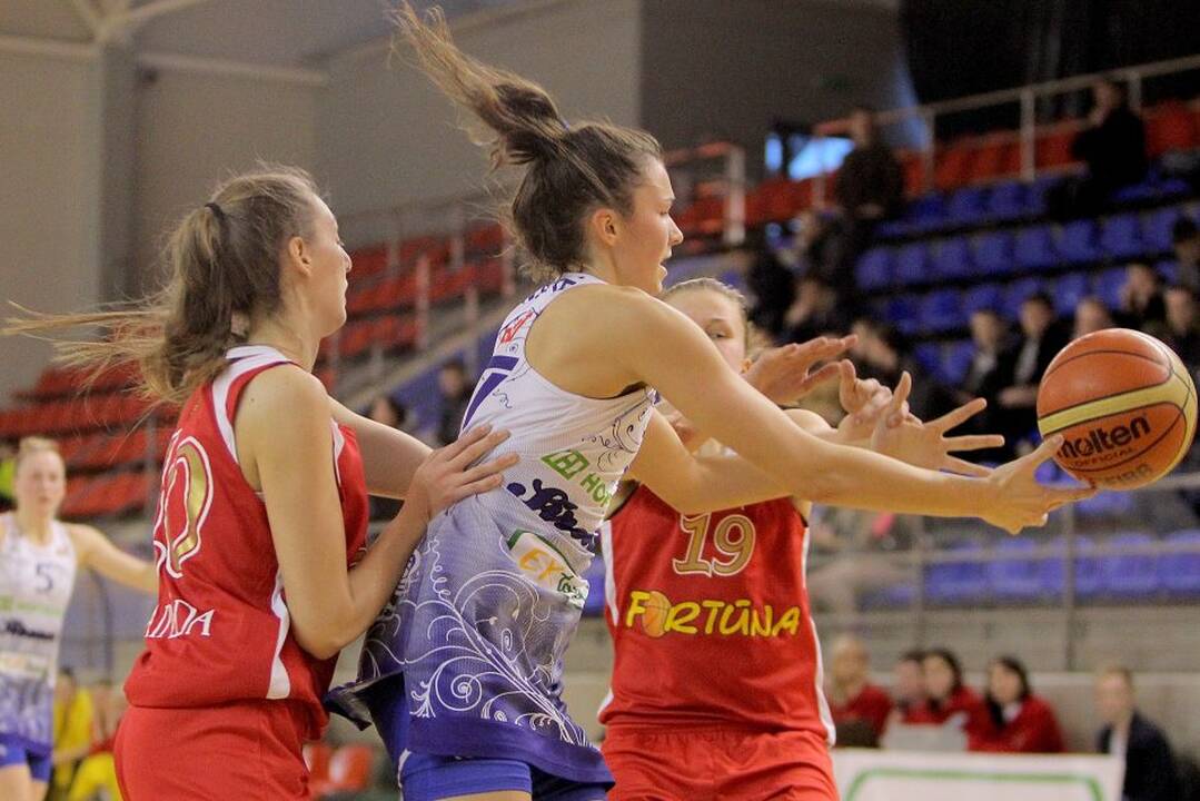 Lietuvos moterų krepšinio lygos ketvirtfinalis Kauno r. „Hoptrans-Sirenos“ – Klaipėdos „Fortūna“ 70:58.