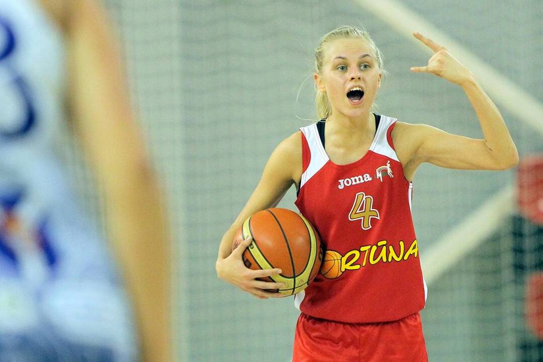 Lietuvos moterų krepšinio lygos ketvirtfinalis Kauno r. „Hoptrans-Sirenos“ – Klaipėdos „Fortūna“ 70:58.