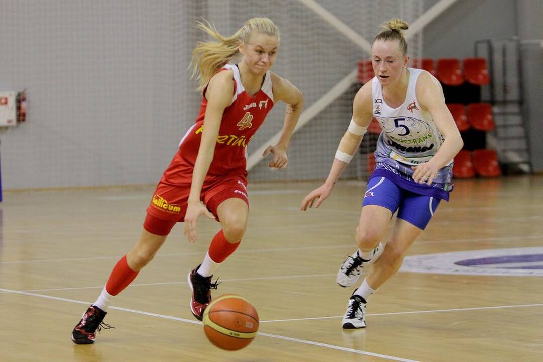 Lietuvos moterų krepšinio lygos ketvirtfinalis Kauno r. „Hoptrans-Sirenos“ – Klaipėdos „Fortūna“ 70:58.