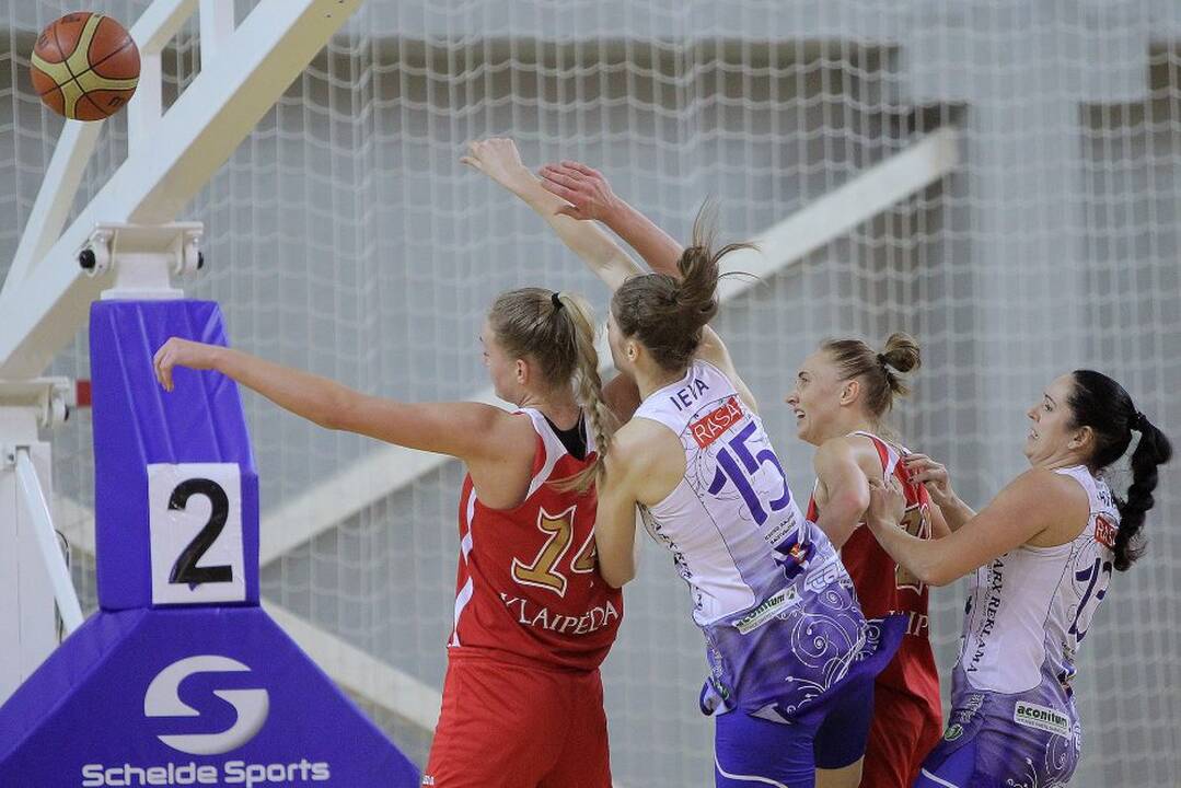 Lietuvos moterų krepšinio lygos ketvirtfinalis Kauno r. „Hoptrans-Sirenos“ – Klaipėdos „Fortūna“ 70:58.