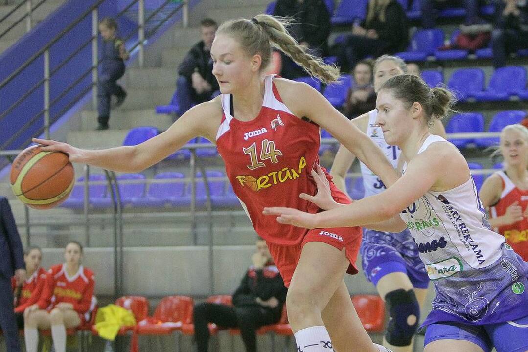 Lietuvos moterų krepšinio lygos ketvirtfinalis Kauno r. „Hoptrans-Sirenos“ – Klaipėdos „Fortūna“ 70:58.