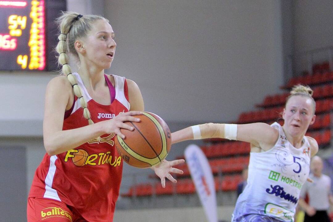 Lietuvos moterų krepšinio lygos ketvirtfinalis Kauno r. „Hoptrans-Sirenos“ – Klaipėdos „Fortūna“ 70:58.