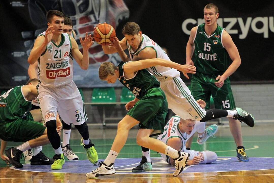 Nacionalinės krepšinio lygos aštuntfinalis: Kauno „Žalgiris-2“ – „Šilutė“ 94:71.