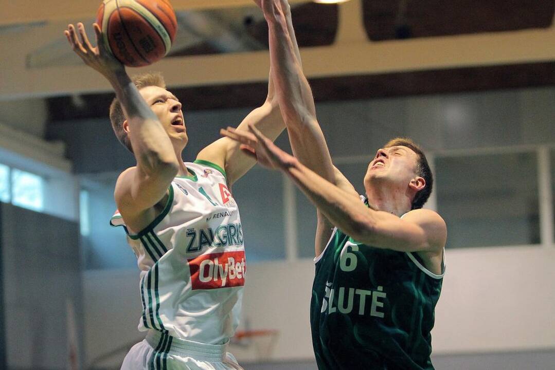 Nacionalinės krepšinio lygos aštuntfinalis: Kauno „Žalgiris-2“ – „Šilutė“ 94:71.