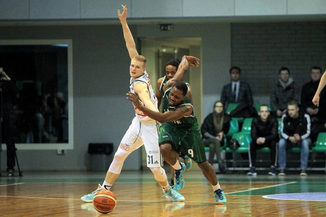 Nacionalinės krepšinio lygos aštuntfinalis: Kauno „Žalgiris-2“ – „Šilutė“ 94:71.