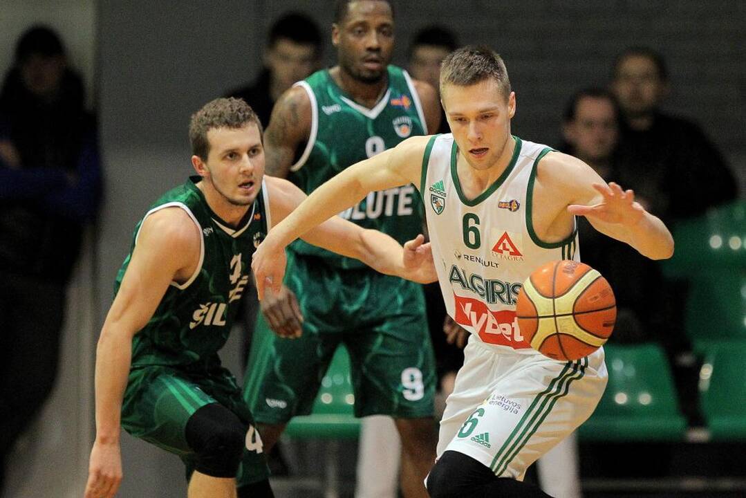 Nacionalinės krepšinio lygos aštuntfinalis: Kauno „Žalgiris-2“ – „Šilutė“ 94:71.