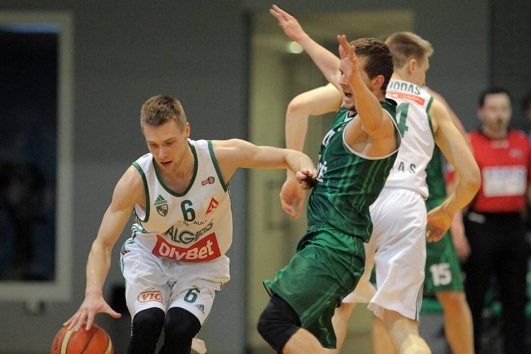 Nacionalinės krepšinio lygos aštuntfinalis: Kauno „Žalgiris-2“ – „Šilutė“ 94:71.