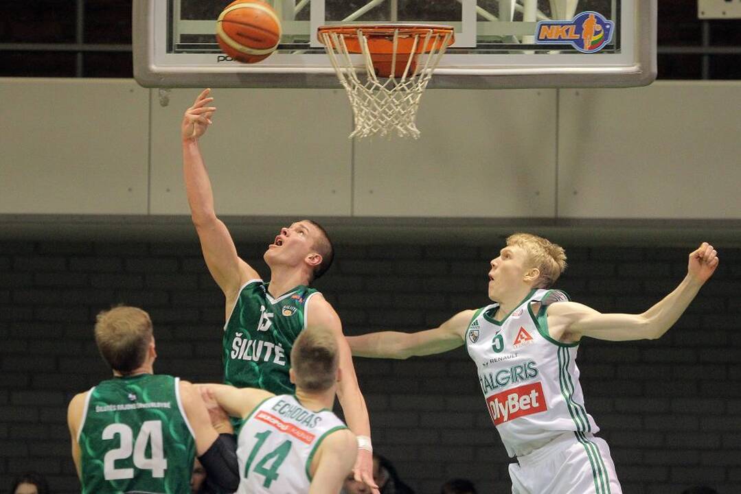 Nacionalinės krepšinio lygos aštuntfinalis: Kauno „Žalgiris-2“ – „Šilutė“ 94:71.
