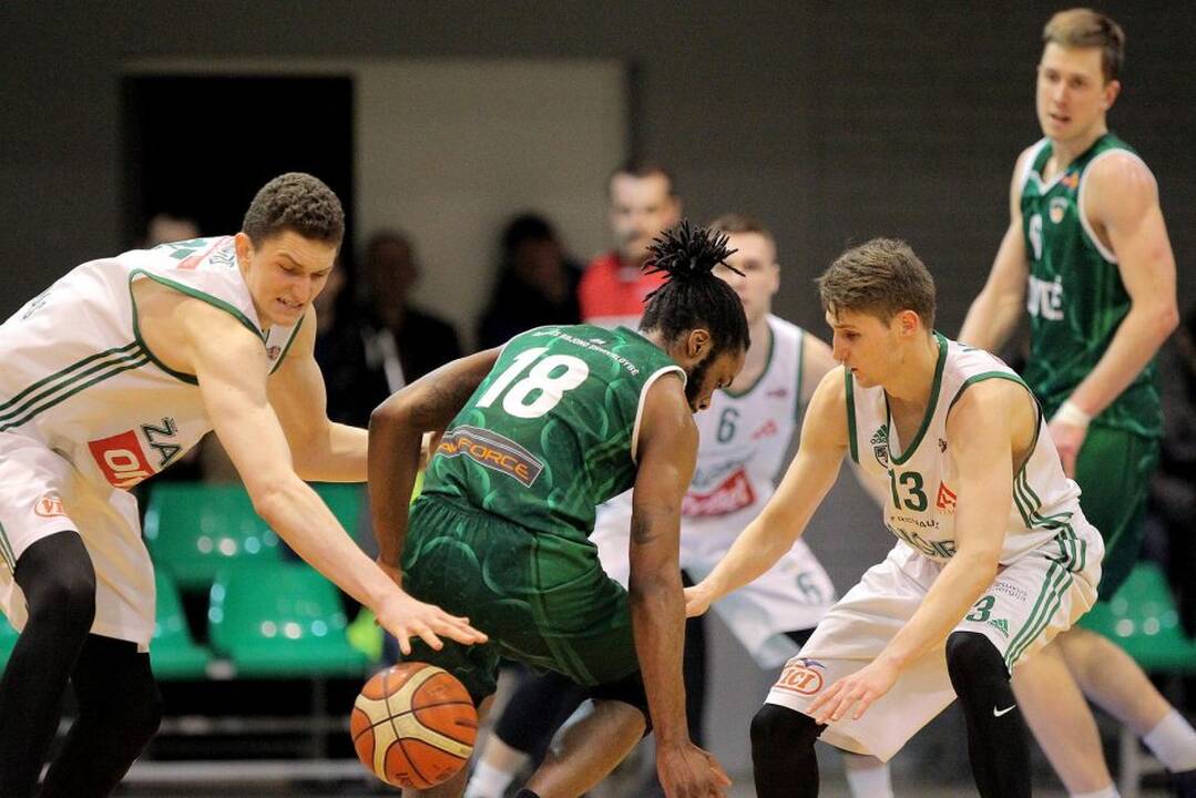 Nacionalinės krepšinio lygos aštuntfinalis: Kauno „Žalgiris-2“ – „Šilutė“ 94:71.
