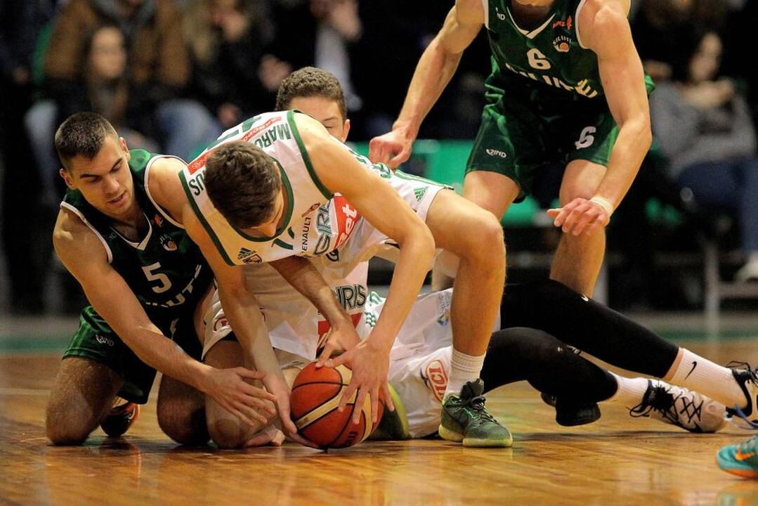 Nacionalinės krepšinio lygos aštuntfinalis: Kauno „Žalgiris-2“ – „Šilutė“ 94:71.