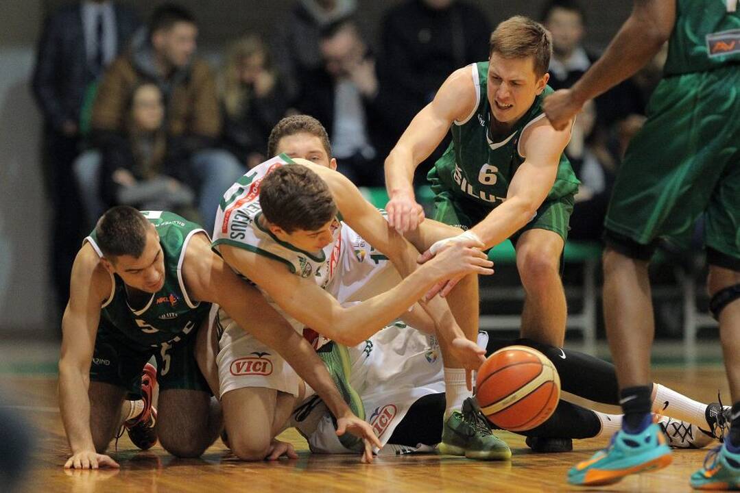 Nacionalinės krepšinio lygos aštuntfinalis: Kauno „Žalgiris-2“ – „Šilutė“ 94:71.