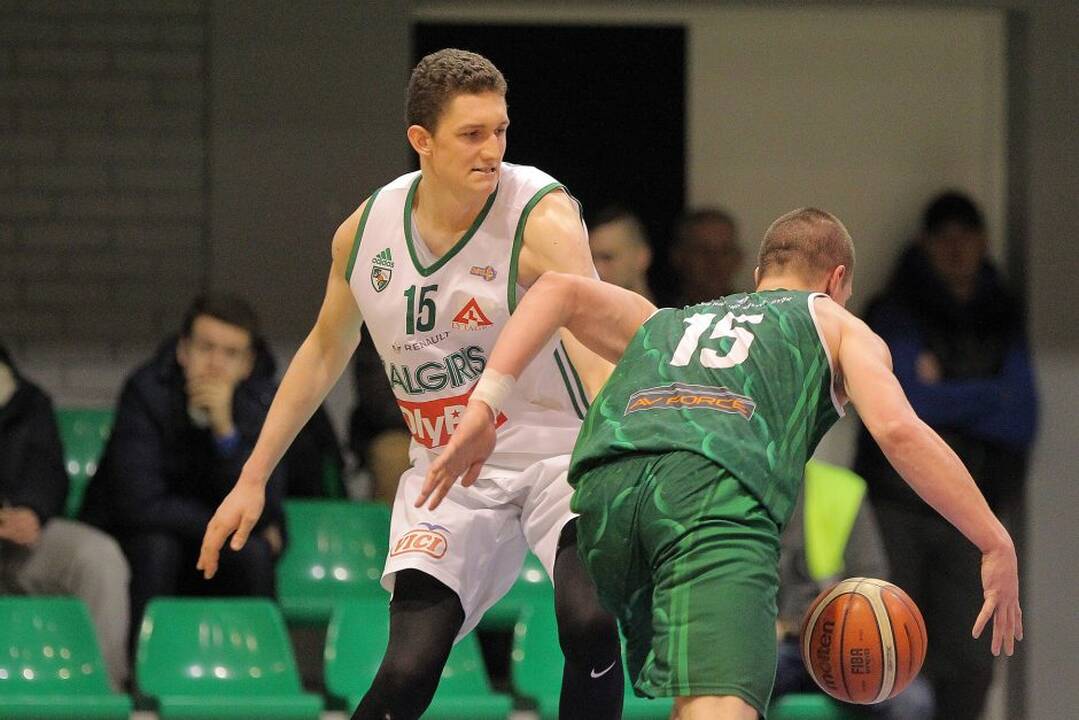 Nacionalinės krepšinio lygos aštuntfinalis: Kauno „Žalgiris-2“ – „Šilutė“ 94:71.