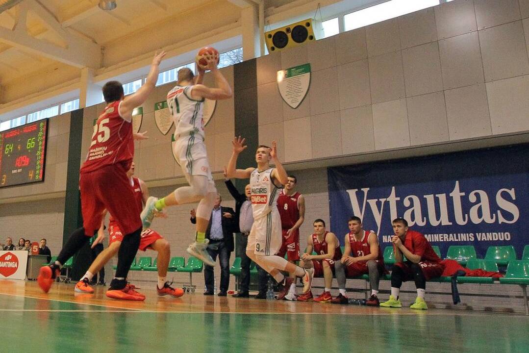 Nacionalinės krepšinio lygos ketvirtfinalis: Kauno „Žalgiris-2“ – „Mažeikiai“ 71:68.