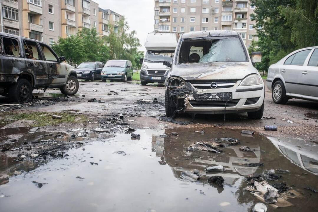 Sudegę automobiliai