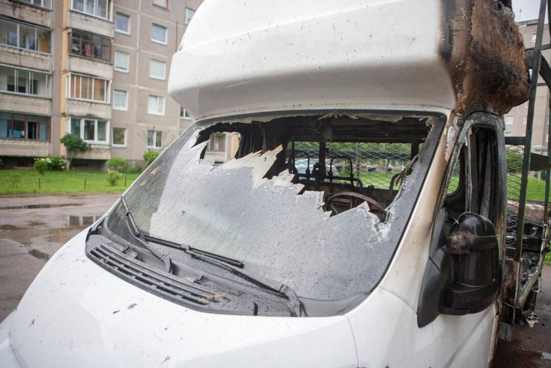 Sudegę automobiliai