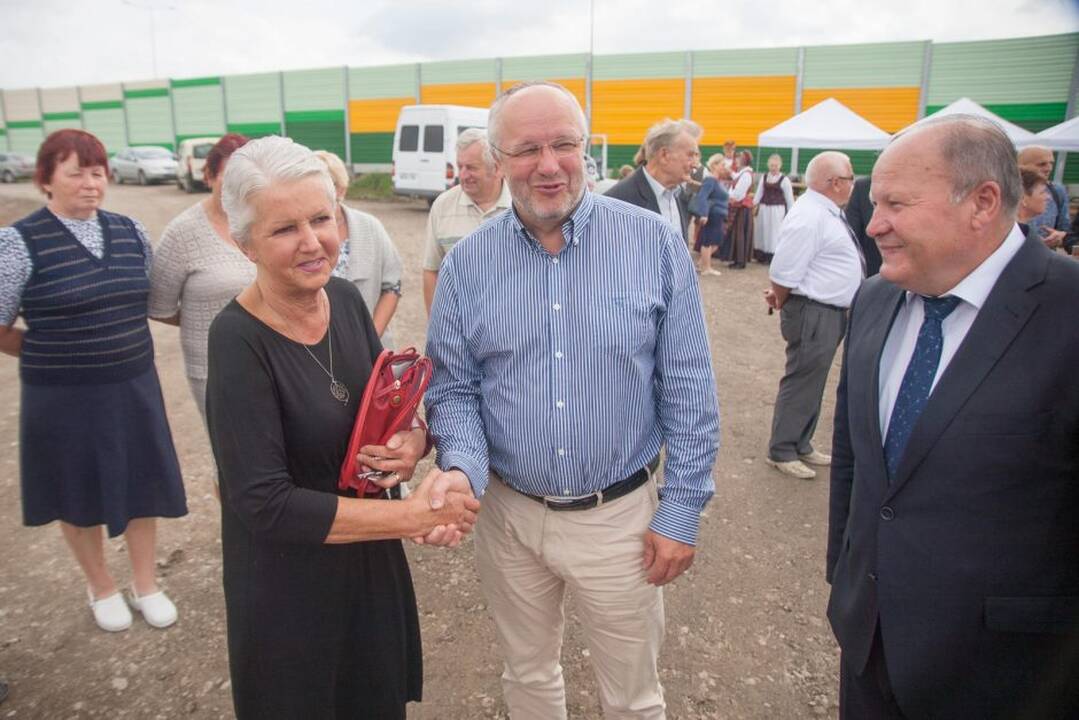 Paminklo atidengimo ceremonija