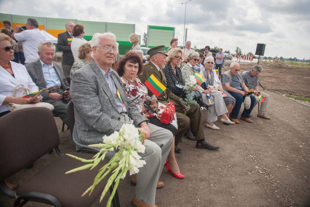 Paminklo atidengimo ceremonija