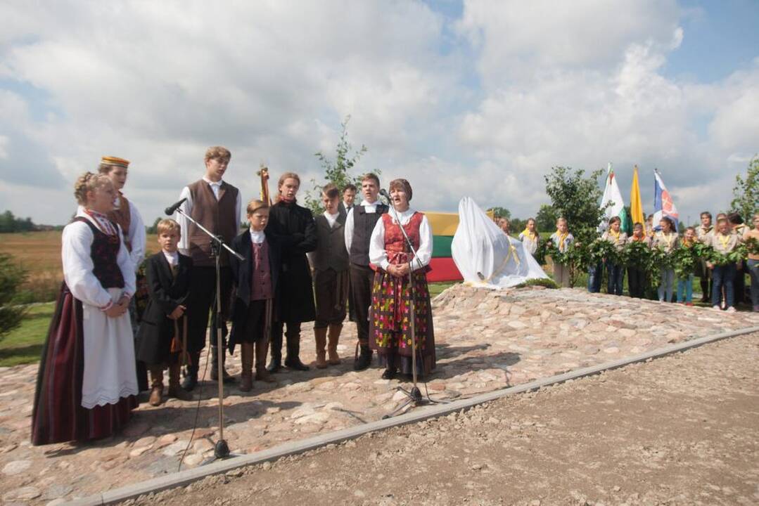 Paminklo atidengimo ceremonija
