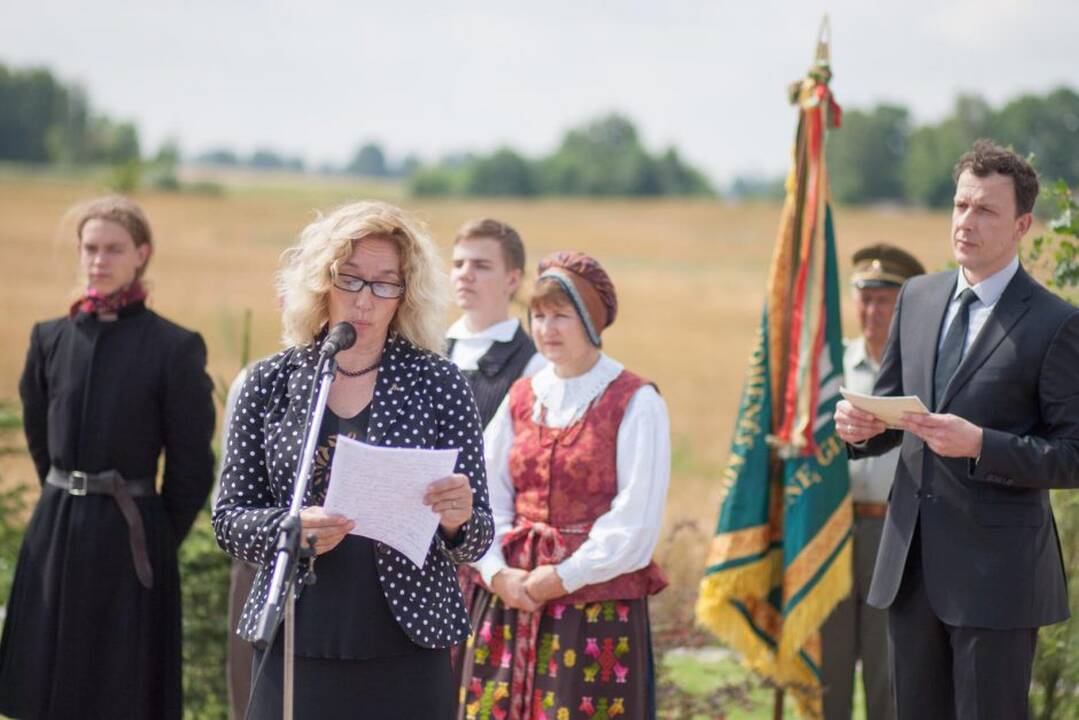 Paminklo atidengimo ceremonija