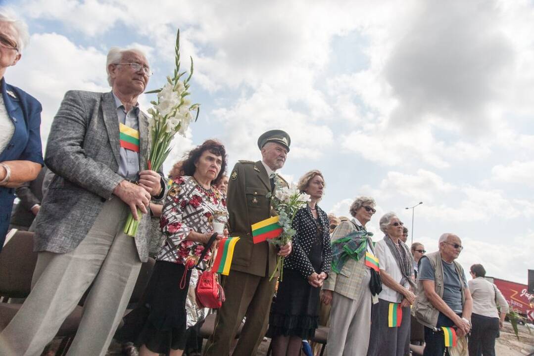 Paminklo atidengimo ceremonija