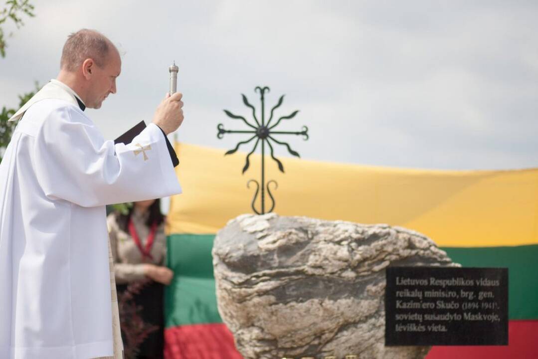 Paminklo atidengimo ceremonija