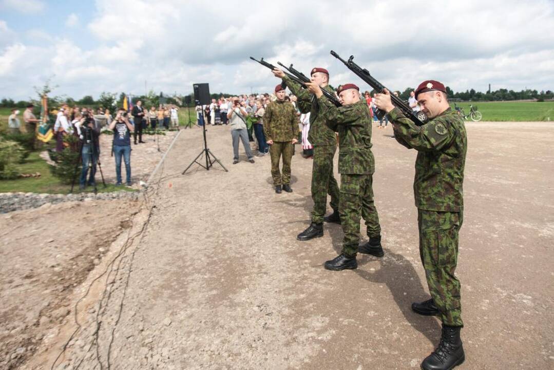Paminklo atidengimo ceremonija